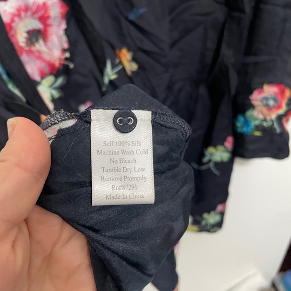 Johnny Was 100% Silk Black Floral Collared Tunic Button Down Size 2XL - Picture 4 of 6